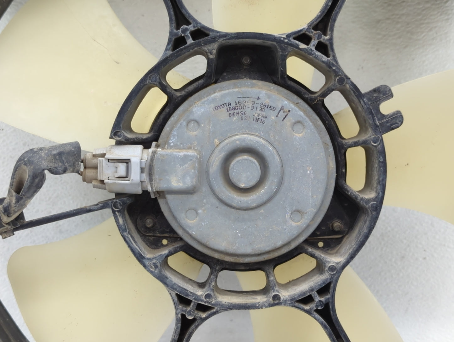 2001-2005 Toyota Rav4 Left Radiator Fan Motor Assembly Cream - Oemusedautoparts1.com