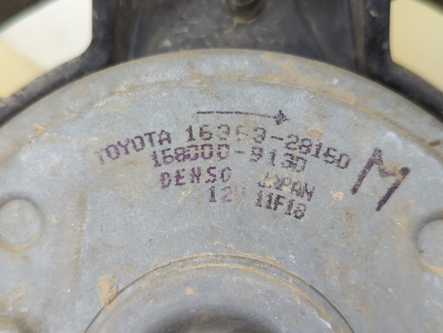 2001-2005 Toyota Rav4 Left Radiator Fan Motor Assembly Cream - Oemusedautoparts1.com