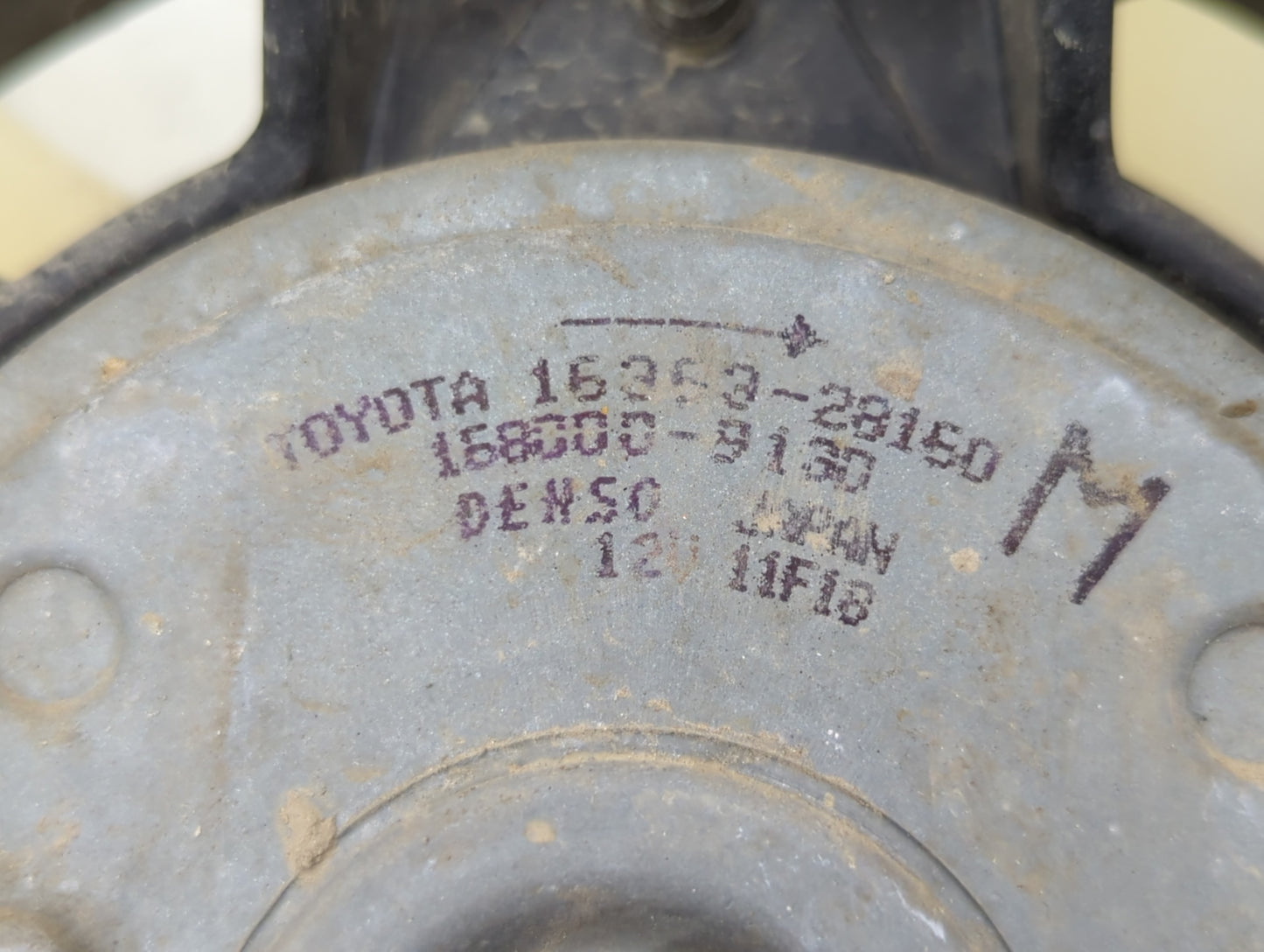 2001-2005 Toyota Rav4 Left Radiator Fan Motor Assembly Cream - Oemusedautoparts1.com