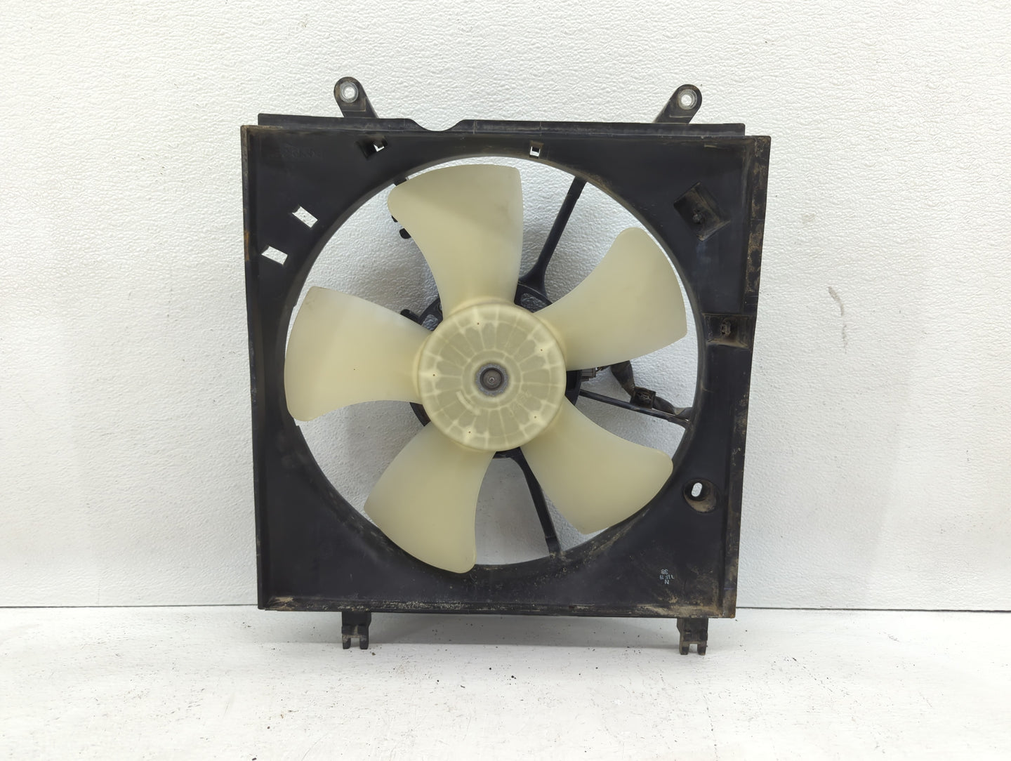 2001-2005 Toyota Rav4 Left Radiator Fan Motor Assembly Cream - Oemusedautoparts1.com