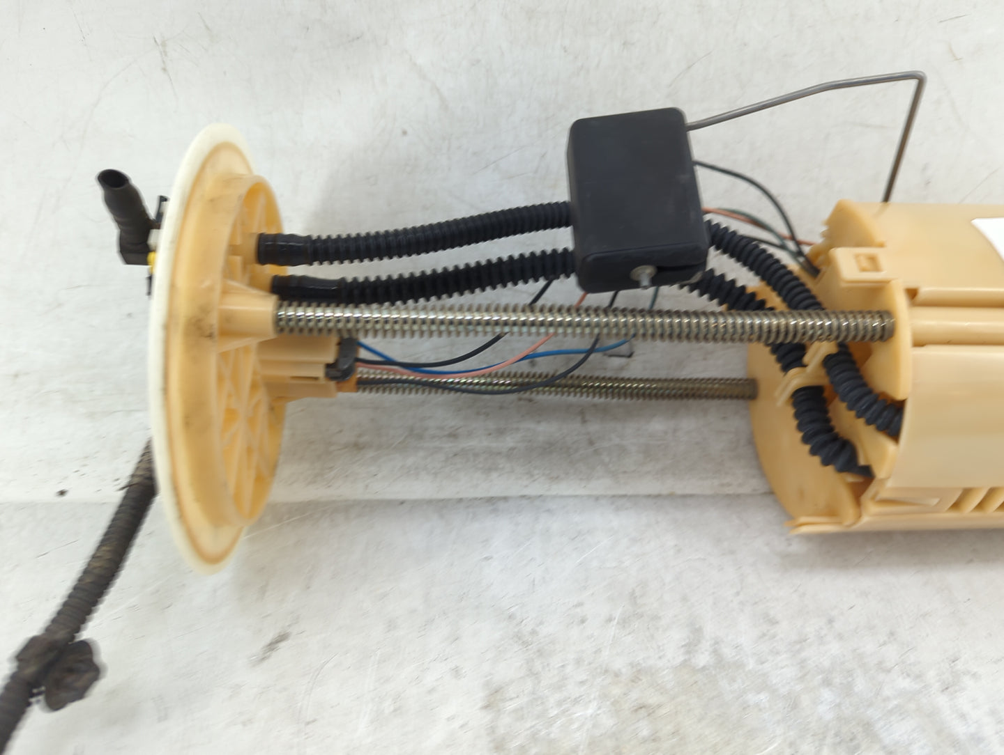 2005-2007 Toyota Sequoia Electrical Gas Fuel Pump Assembly - Oemusedautoparts1.com