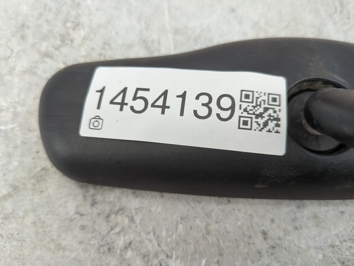 2005 Toyota Sequoia Interior Rear View Mirror Replacement OEM P/N:015306 GNTX-187, 8781OAC05000 Fits OEM Used Auto Parts - O