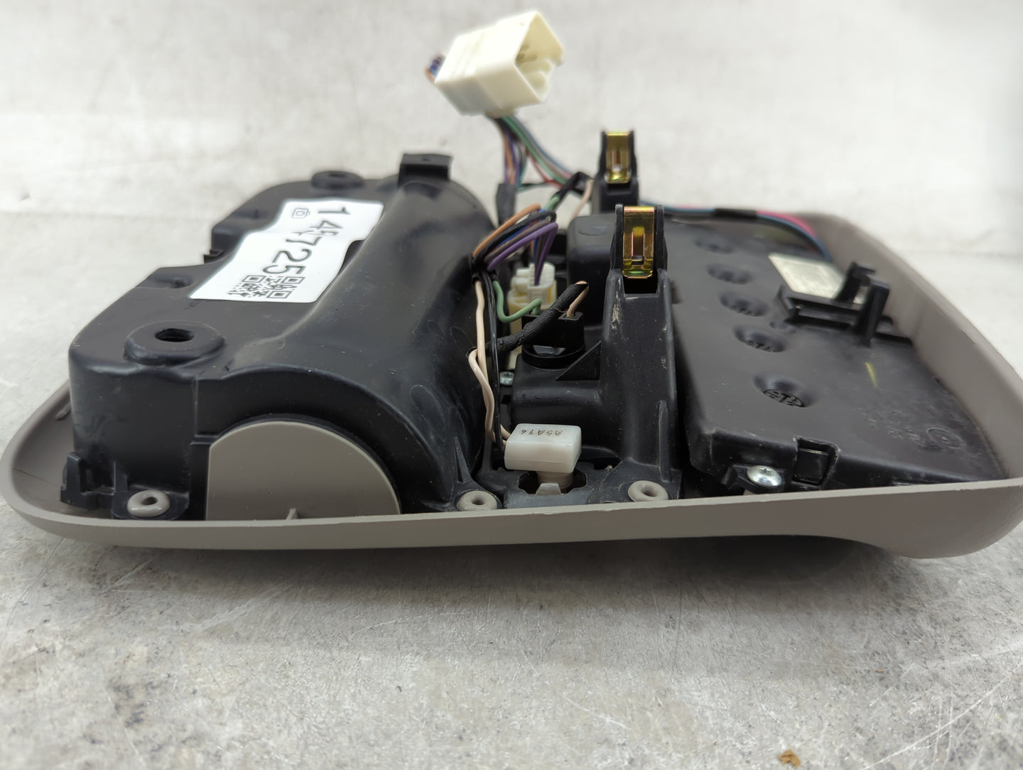 2005 Toyota Sequoia Overhead Roof Console - Oemusedautoparts1.com