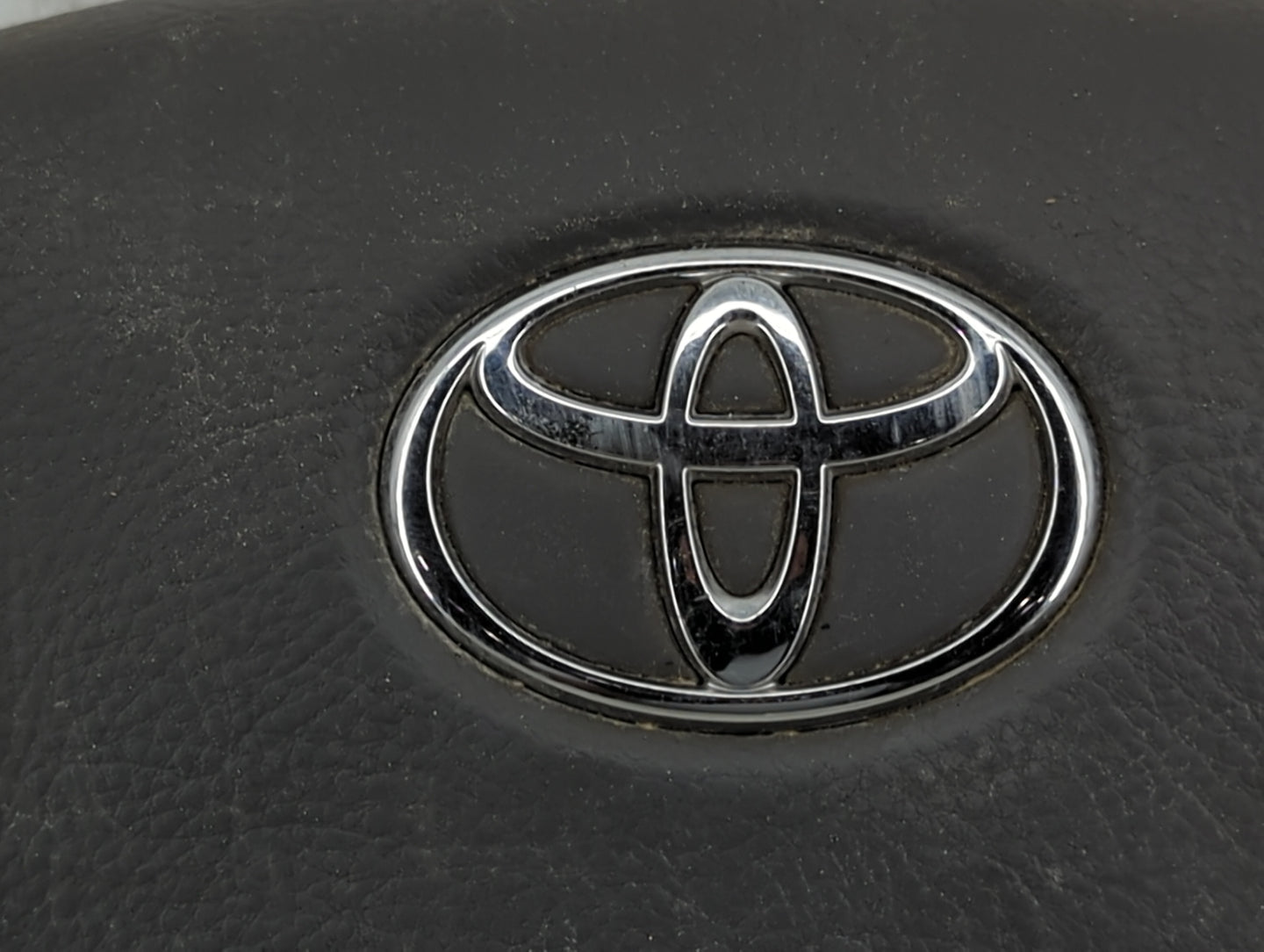 2005-2007 Toyota Sequoia Air Bag Driver Left Steering Wheel Mounted - Oemusedautoparts1.com
