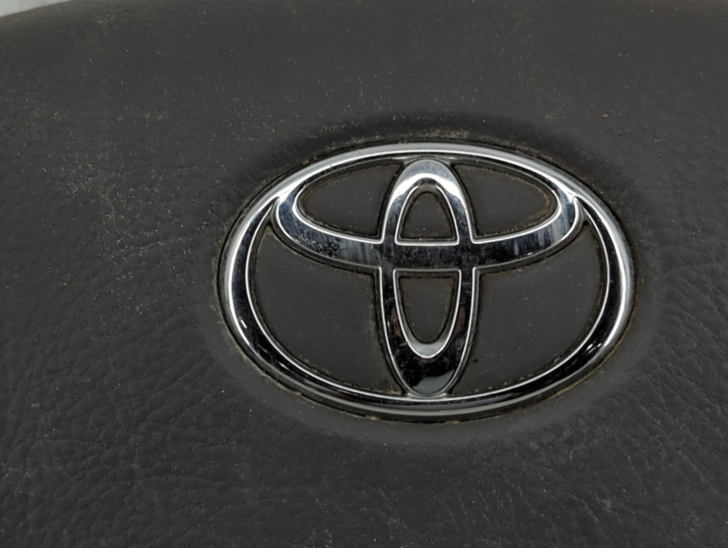 2005 Toyota Sequoia Air Bag Driver Left Steering Wheel Mounted - Oemusedautoparts1.com