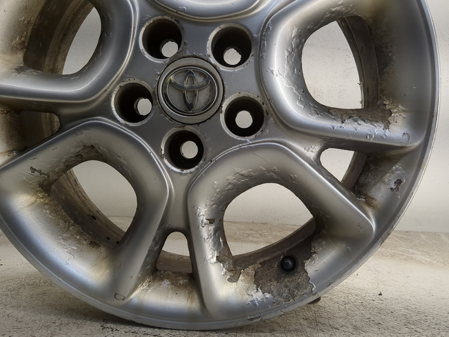 2004-2007 Toyota Sienna Oem Wheel Rim - Oemusedautoparts1.com