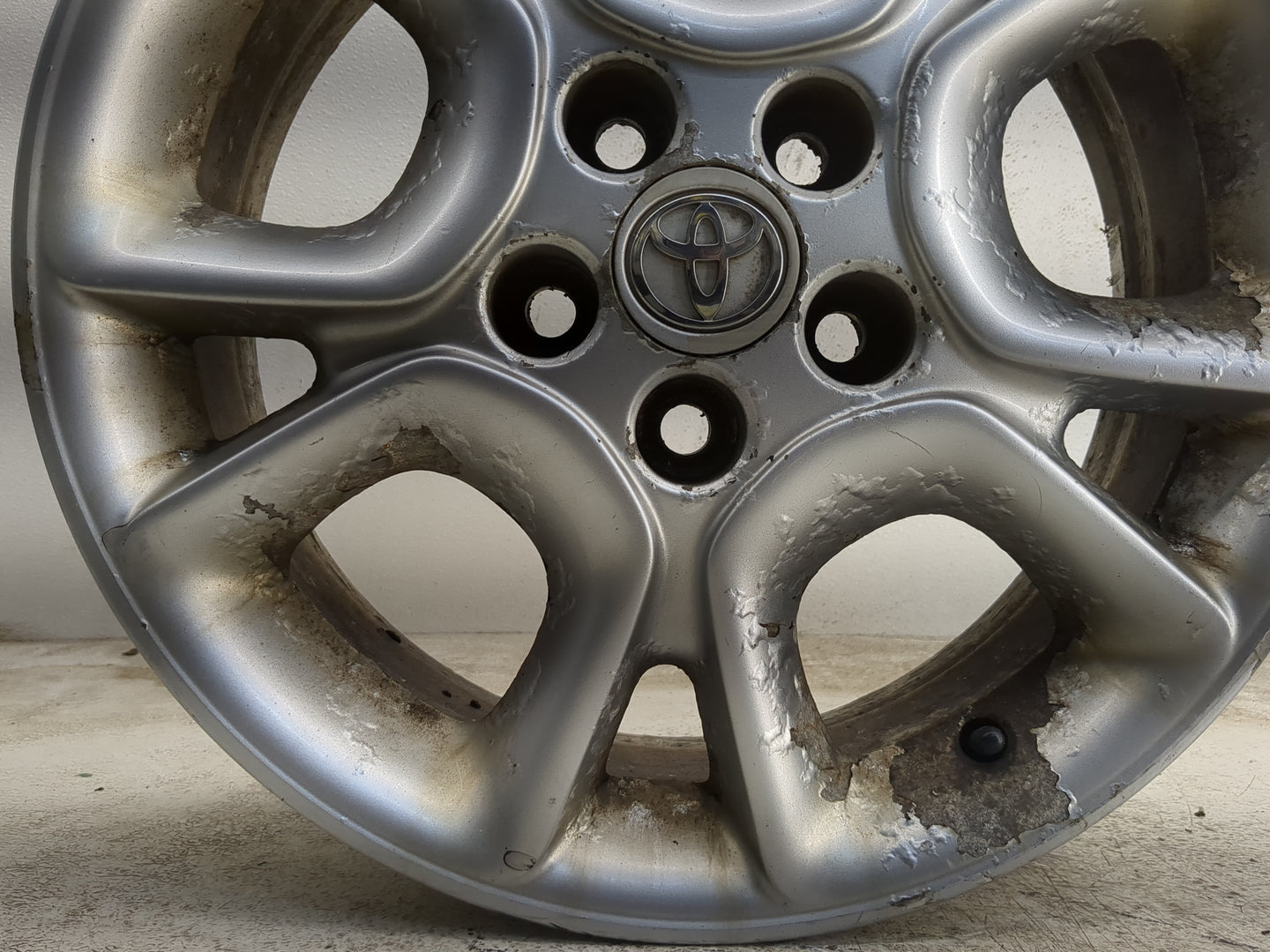 2004-2007 Toyota Sienna Oem Wheel Rim - Oemusedautoparts1.com
