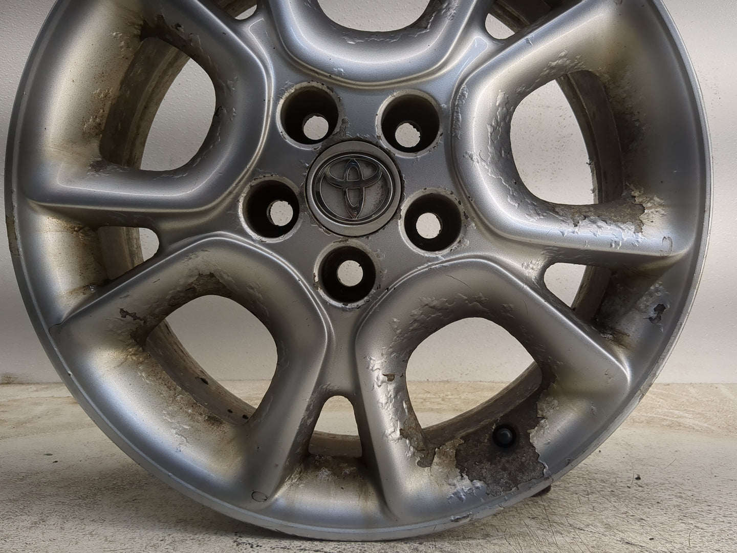 2004-2007 Toyota Sienna Oem Wheel Rim - Oemusedautoparts1.com