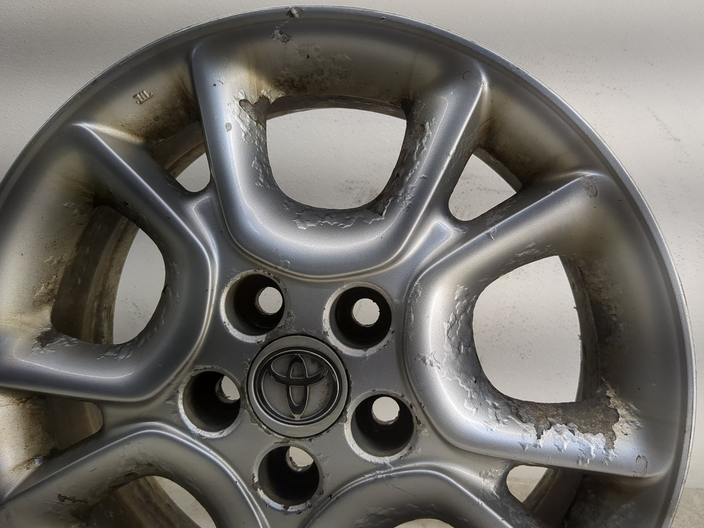 2004-2007 Toyota Sienna Oem Wheel Rim - Oemusedautoparts1.com