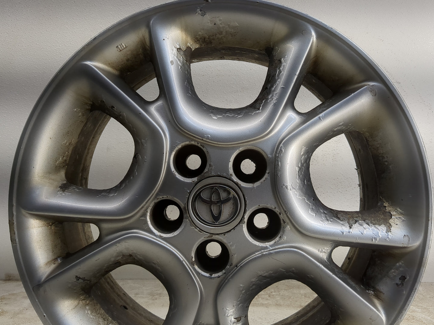 2004-2007 Toyota Sienna Oem Wheel Rim - Oemusedautoparts1.com