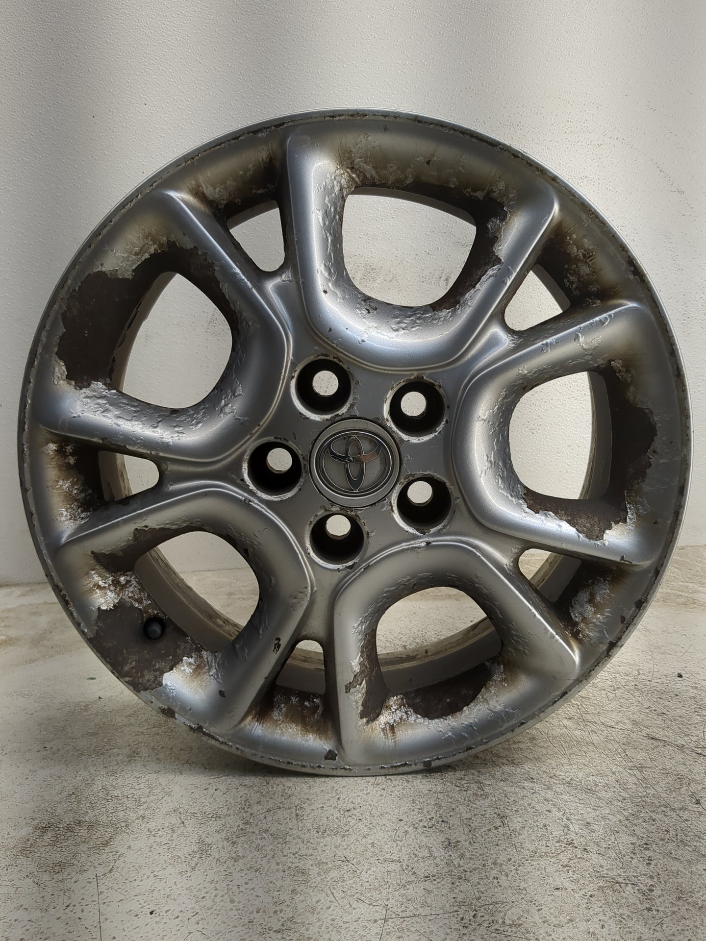 2004-2007 Toyota Sienna Oem Wheel Rim - Oemusedautoparts1.com
