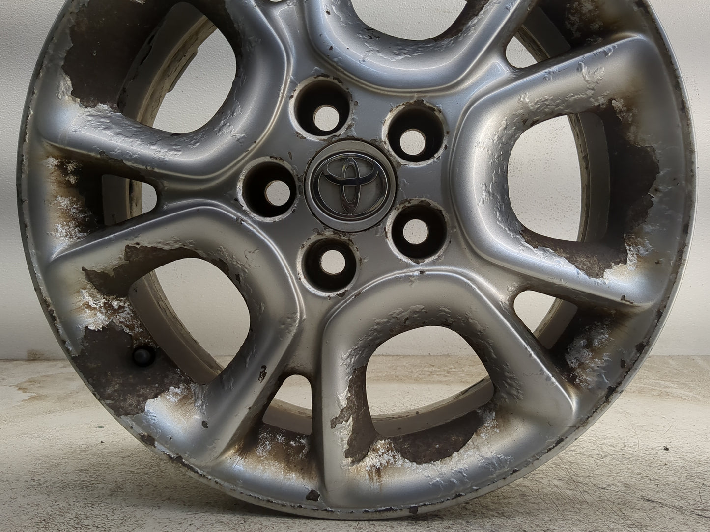 2004-2007 Toyota Sienna Oem Wheel Rim - Oemusedautoparts1.com