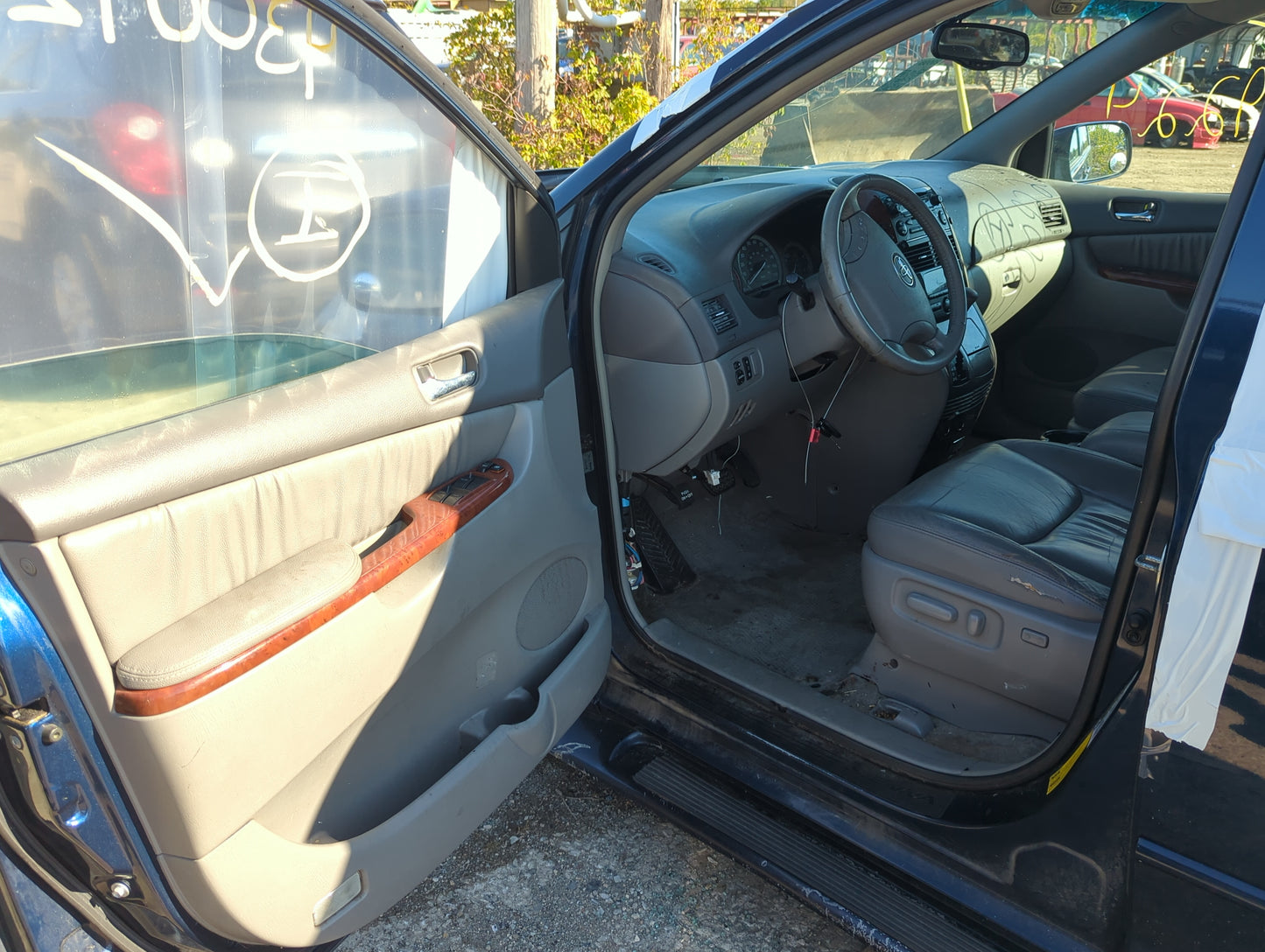 2005 Toyota Sienna Front Left Driver Interior Door Panel Trim 1174652 - Oemusedautoparts1.com