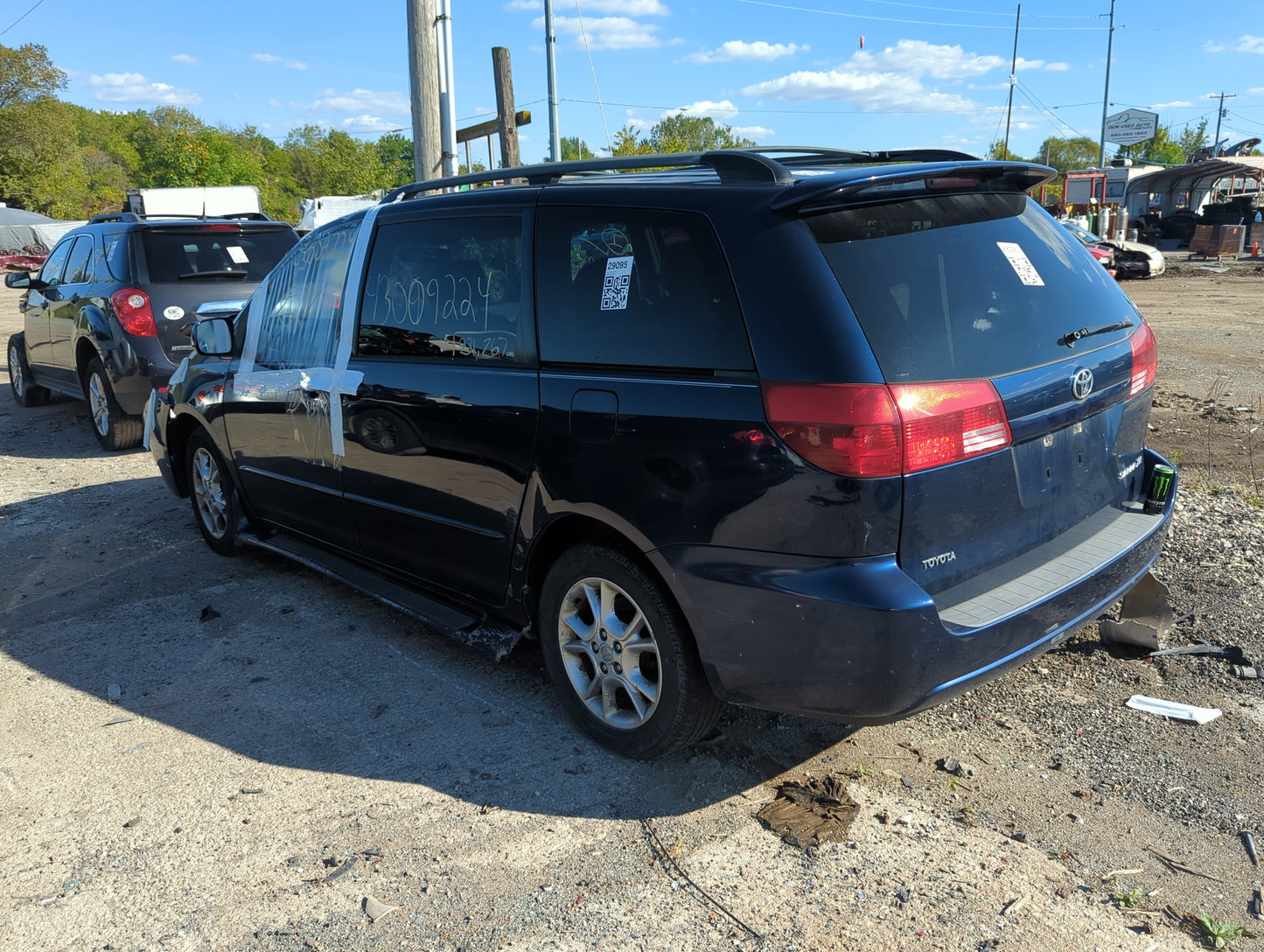 2005 Toyota Sienna Front Left Driver Interior Door Panel Trim 1174652 - Oemusedautoparts1.com