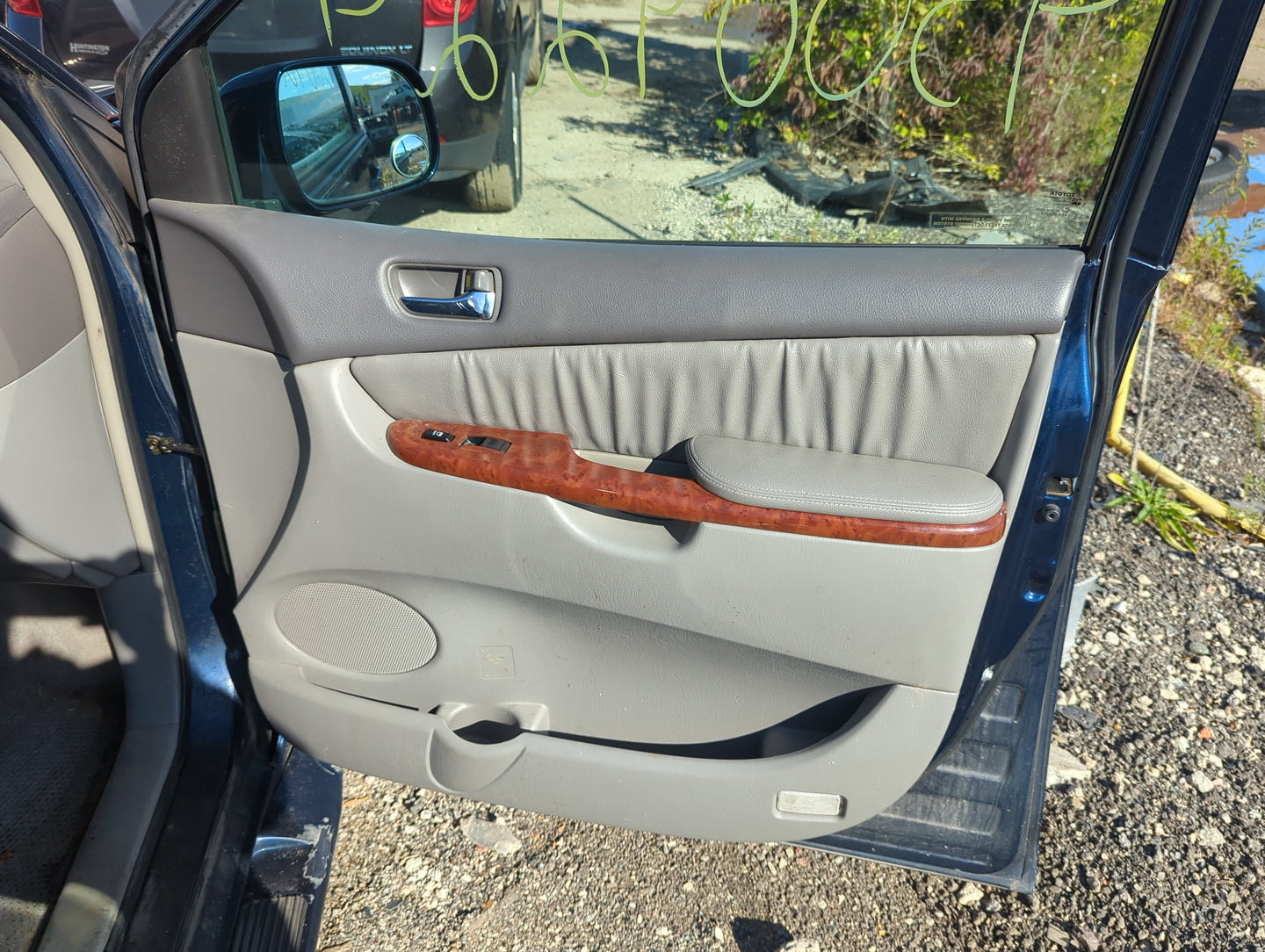 2005 Toyota Sienna Front Right Passenger Interior Door Panel Trim 1174666 - Oemusedautoparts1.com