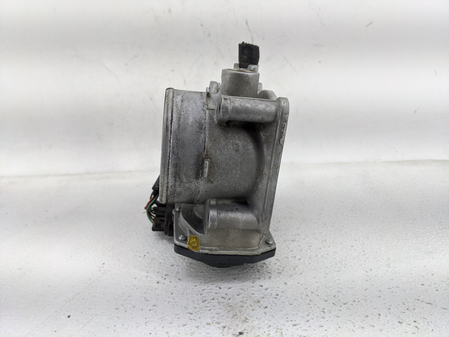 2004-2006 Toyota Sienna Throttle Body Fits Fits 2003 2004 2005 2006 2007 2008 2009 2010 OEM Used Auto Parts - Oemusedautopar