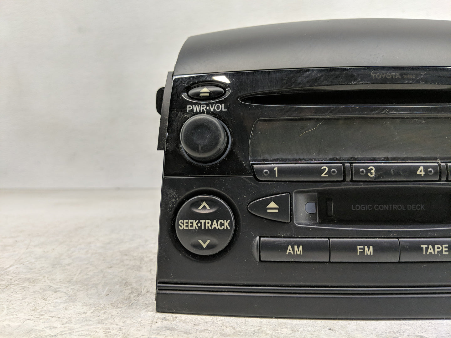 2005 Toyota Sienna Radio AM FM Cd Player Receiver Replacement P/N:86120-AE011 Fits OEM Used Auto Parts - Oemusedautoparts1.c