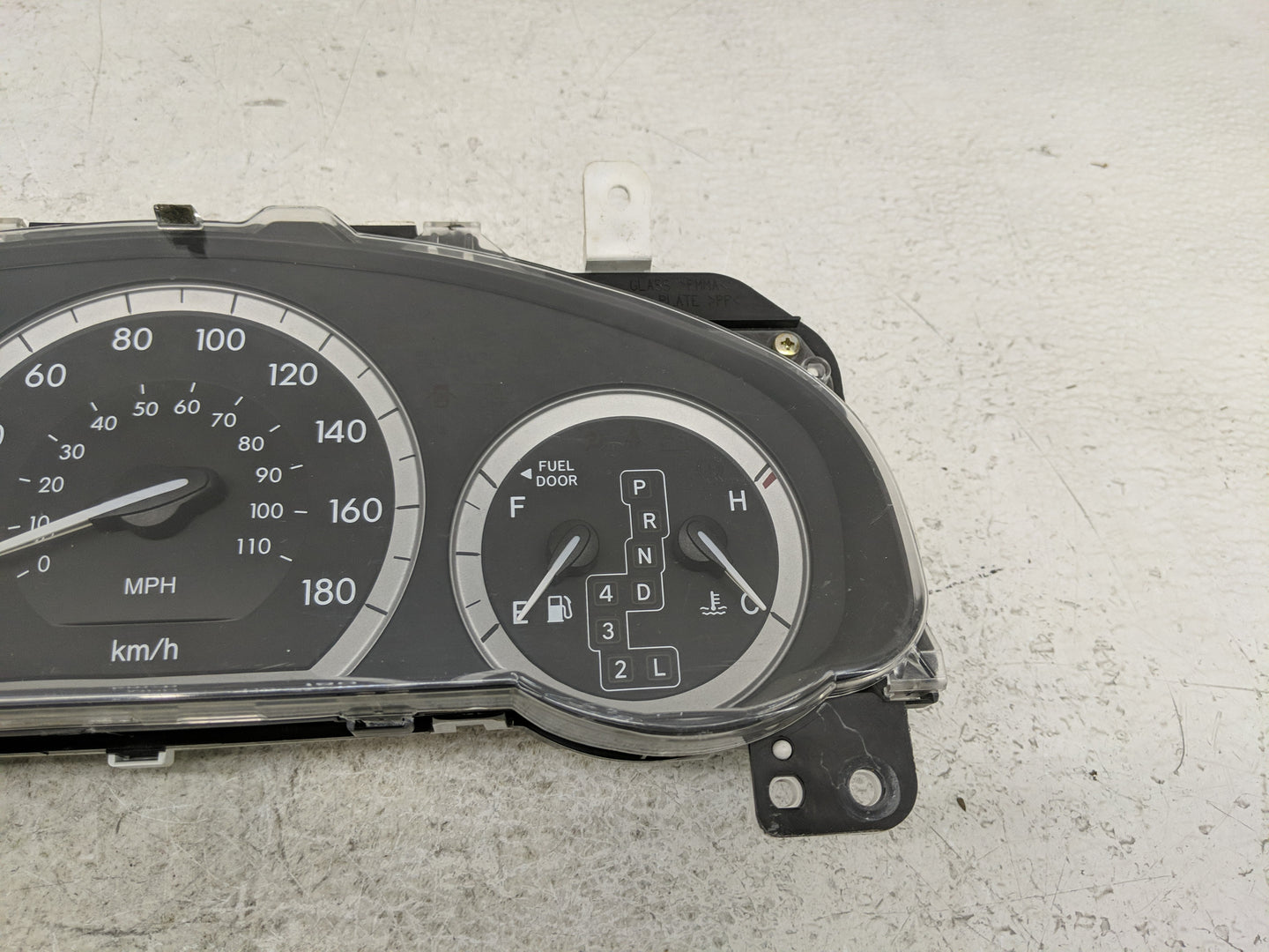 2004-2005 Toyota Sienna Instrument Cluster Speedometer Gauges P/N:83800-08150-00 Fits Fits 2004 2005 OEM Used Auto Parts - O