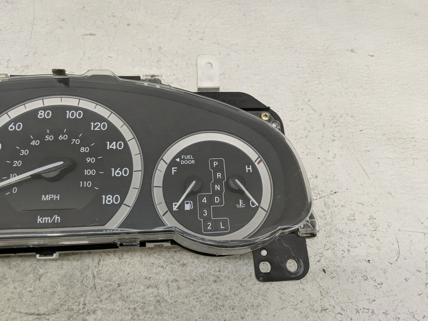 2004-2005 Toyota Sienna Instrument Cluster Speedometer Gauges P/N:83800-08150-00 Fits Fits 2004 2005 OEM Used Auto Parts - O