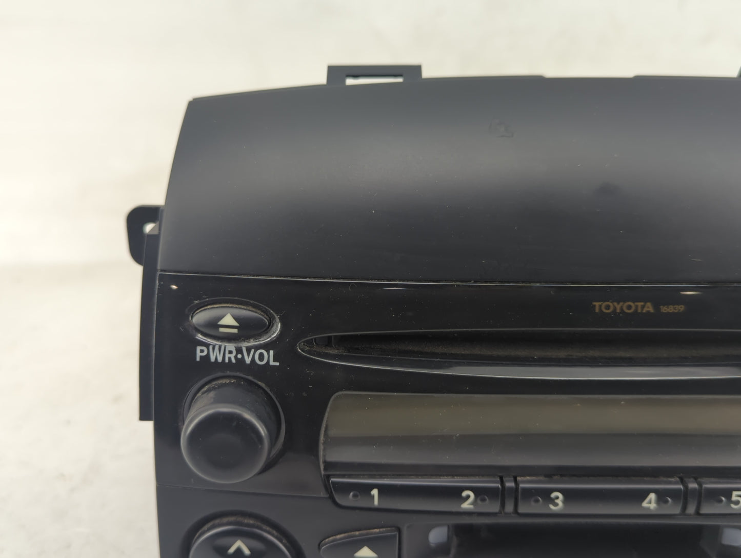 2004-2005 Toyota Sienna Radio AM FM Cd Player Receiver Replacement P/N:86120-AE010 Fits Fits 2004 2005 OEM Used Auto Parts -