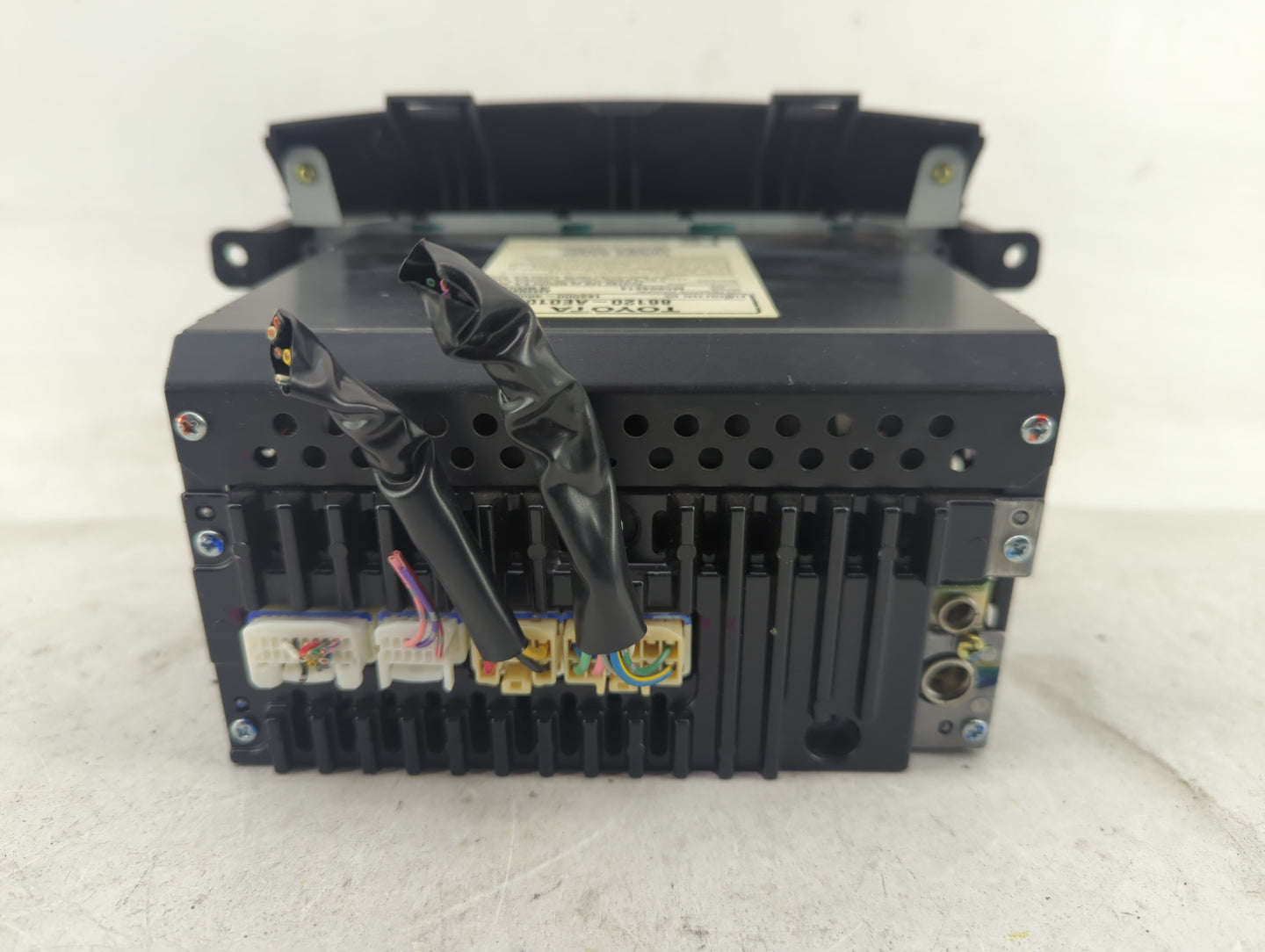 2004-2005 Toyota Sienna Radio AM FM Cd Player Receiver Replacement P/N:86120-AE010 Fits Fits 2004 2005 OEM Used Auto Parts -