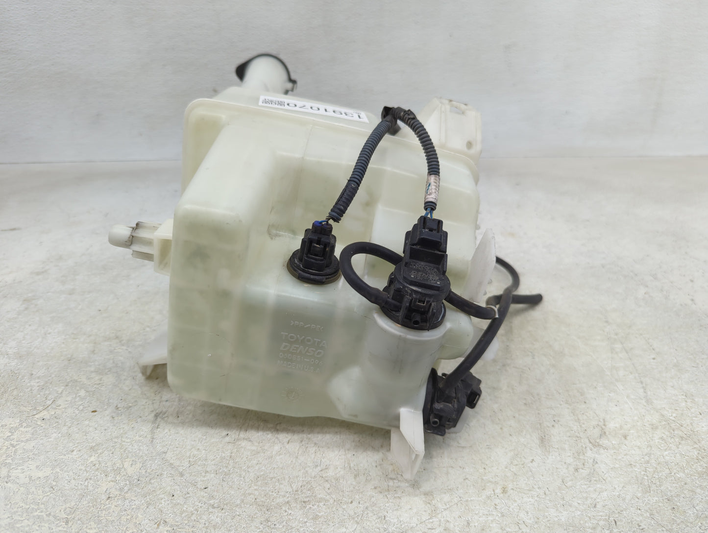 2004-2020 Toyota Sienna Windshield Washer Fluid Reservoir Bottle Oem - Oemusedautoparts1.com
