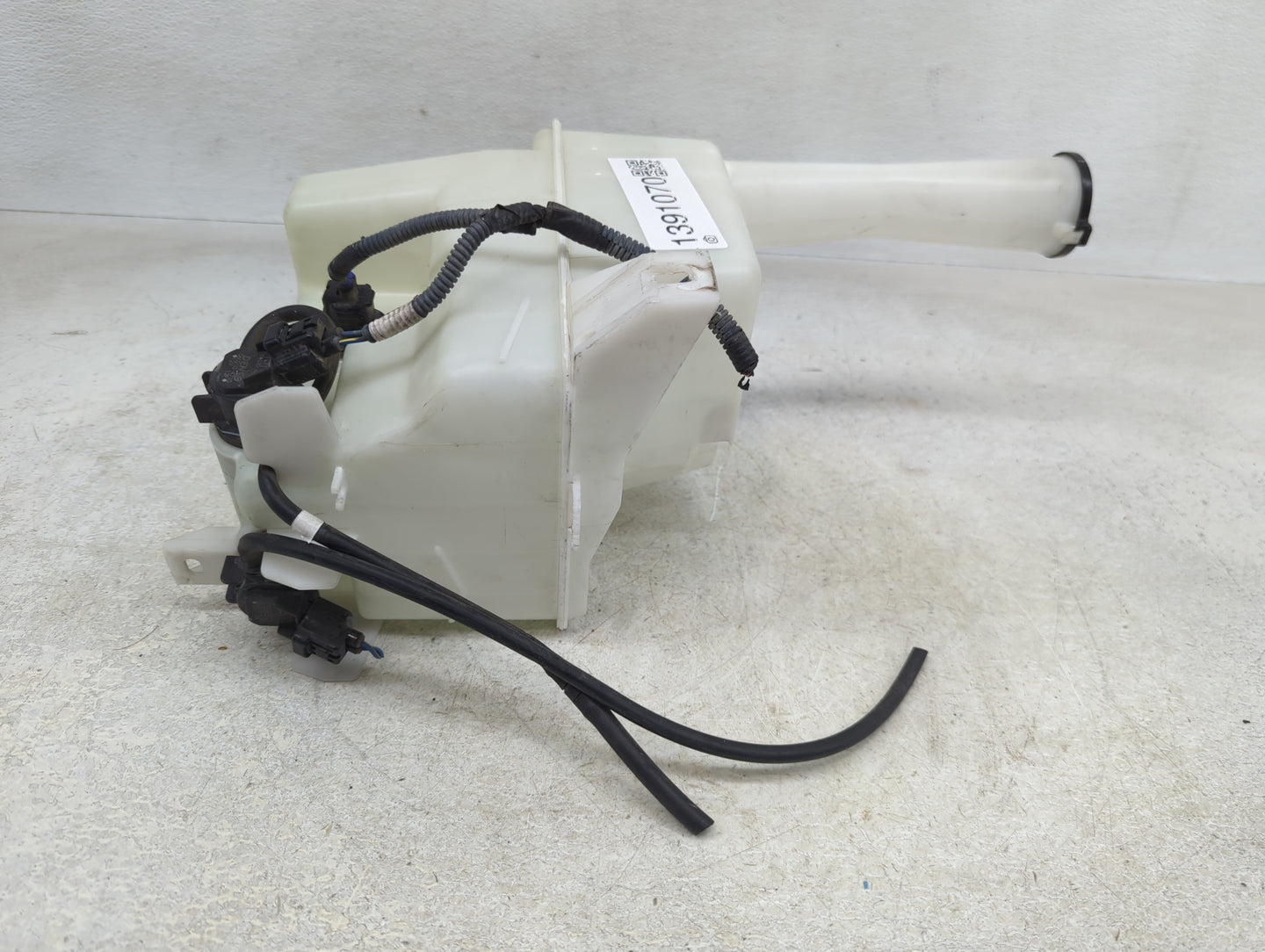 2004-2020 Toyota Sienna Windshield Washer Fluid Reservoir Bottle Oem - Oemusedautoparts1.com