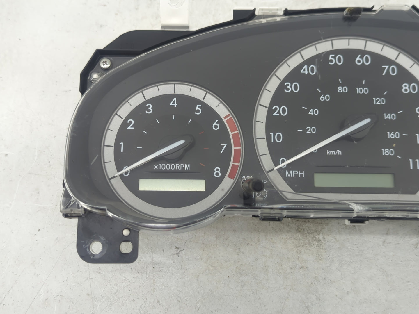 2004-2005 Toyota Sienna Instrument Cluster Speedometer Gauges P/N:83800-08141-00 Fits Fits 2004 2005 OEM Used Auto Parts - O