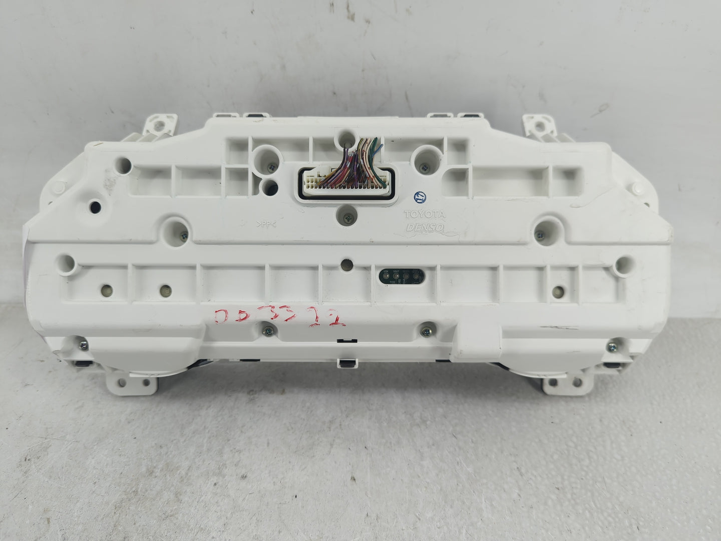 2004-2005 Toyota Sienna Instrument Cluster Speedometer Gauges P/N:83800-08141-00 Fits Fits 2004 2005 OEM Used Auto Parts - O