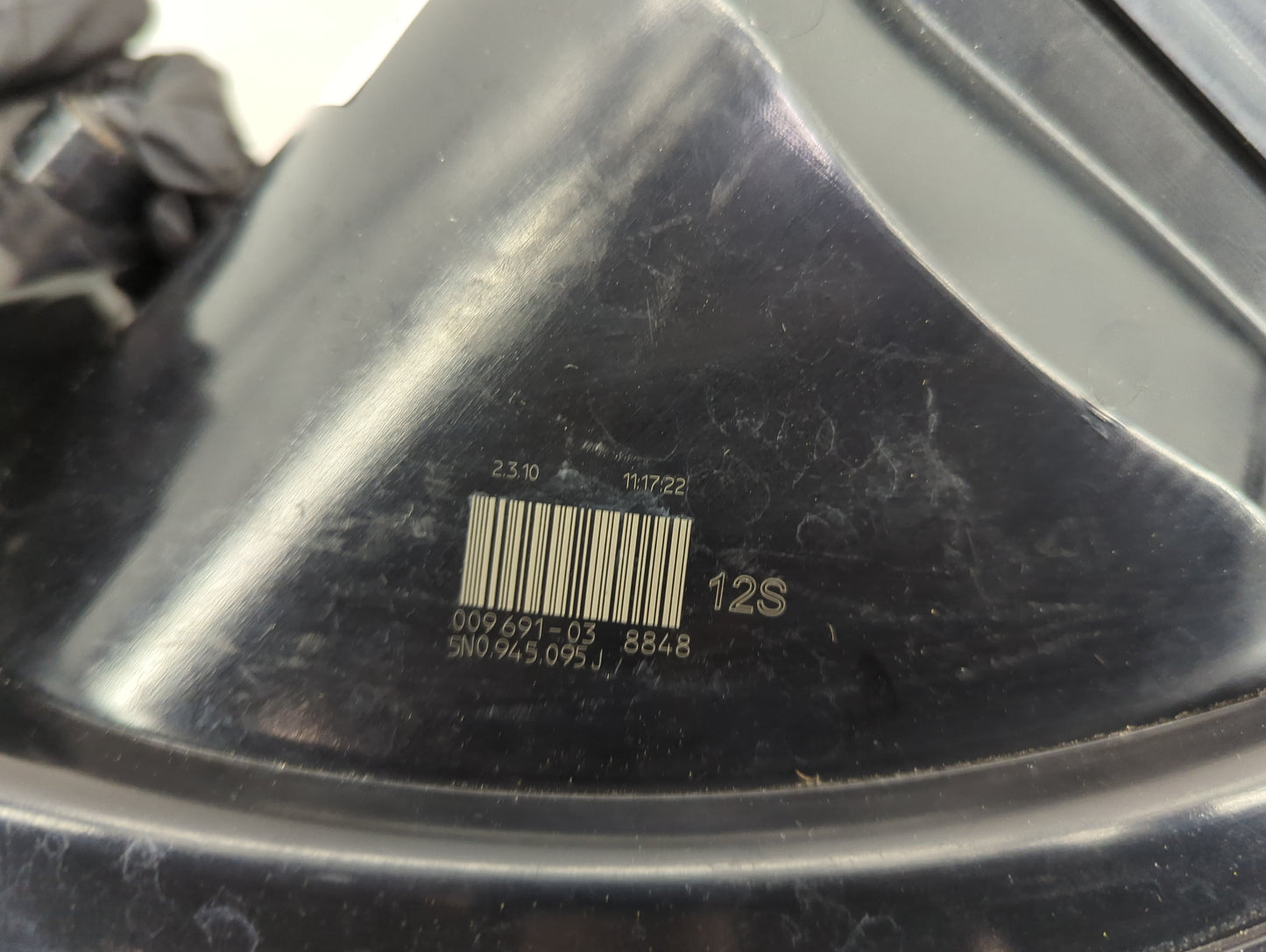 2004-2005 Toyota Sienna Tail Light Assembly Driver Left OEM Fits Fits 2004 2005 OEM Used Auto Parts - Oemusedautoparts1.com