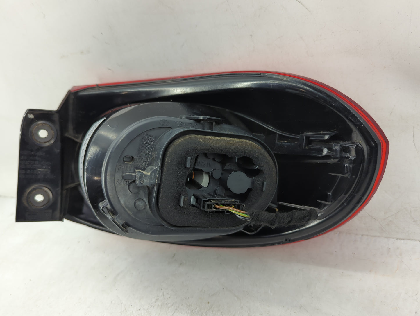 2004-2005 Toyota Sienna Tail Light Assembly Driver Left OEM Fits Fits 2004 2005 OEM Used Auto Parts - Oemusedautoparts1.com