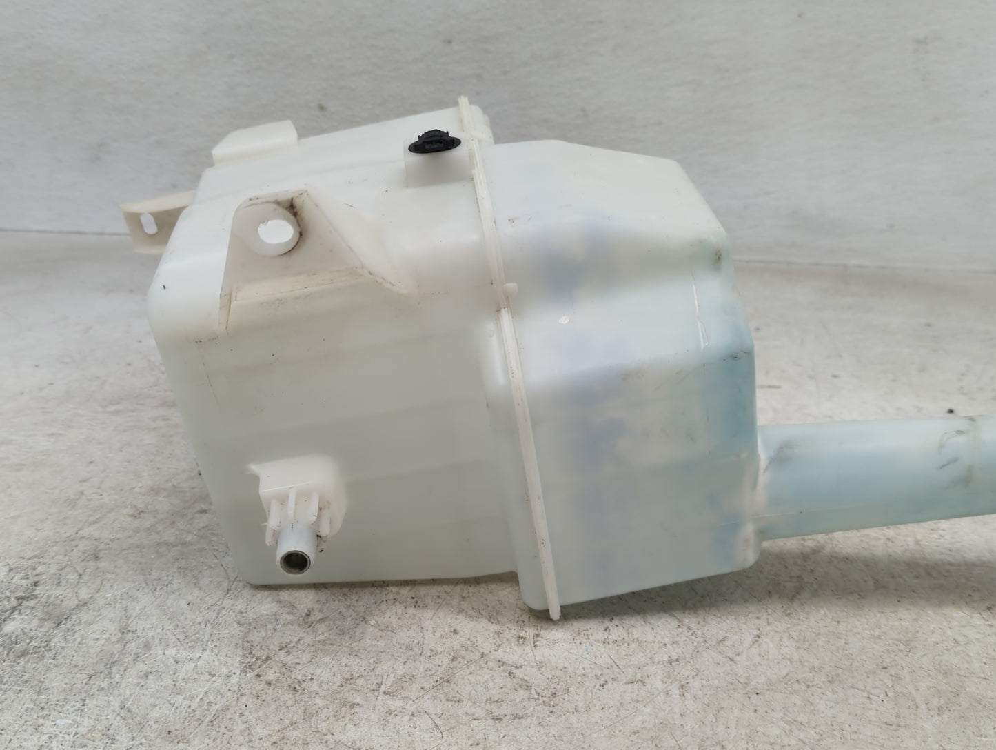2004-2020 Toyota Sienna Windshield Washer Fluid Reservoir Bottle Oem 1409589 - Oemusedautoparts1.com