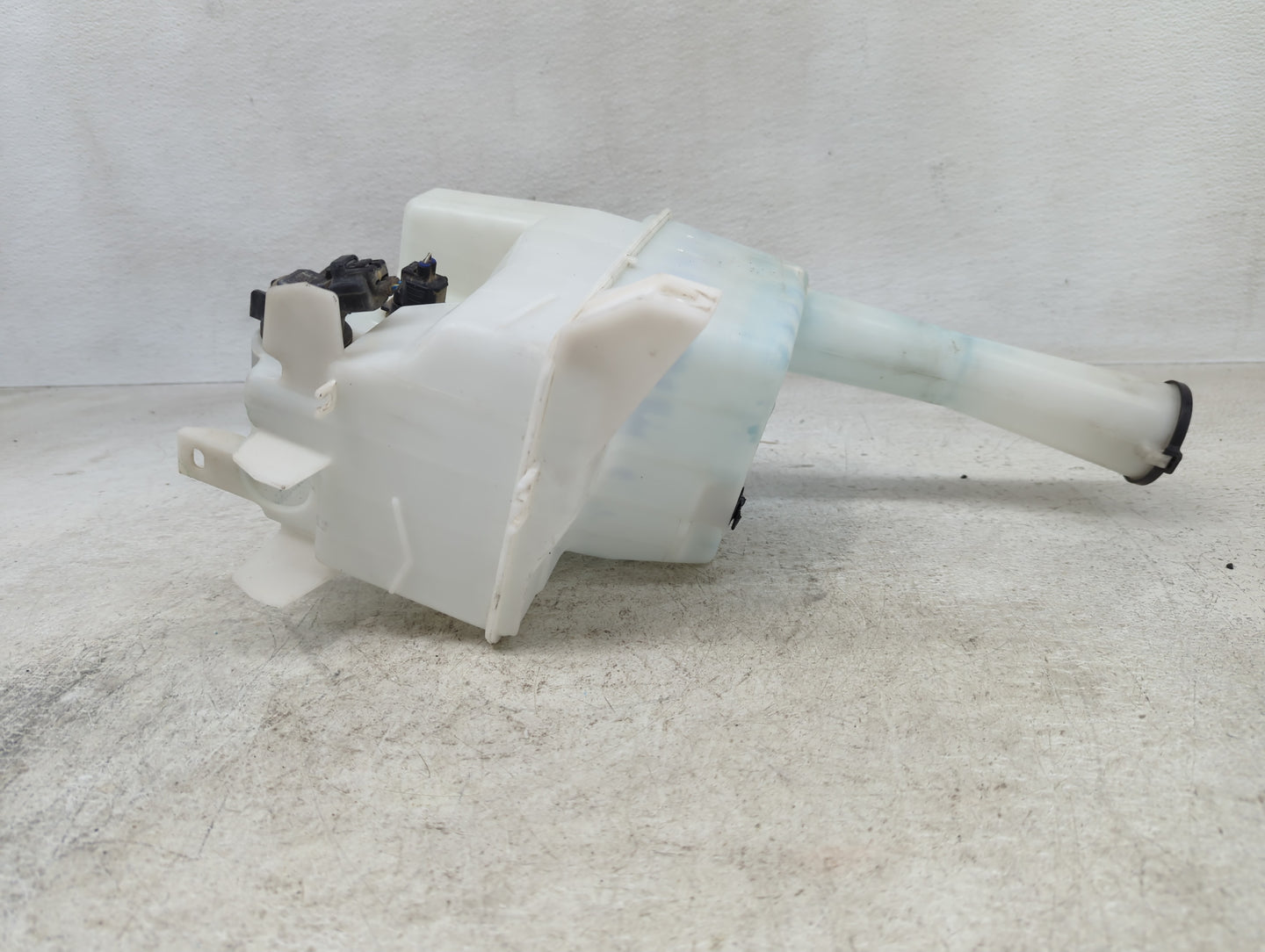 2004-2020 Toyota Sienna Windshield Washer Fluid Reservoir Bottle Oem - Oemusedautoparts1.com