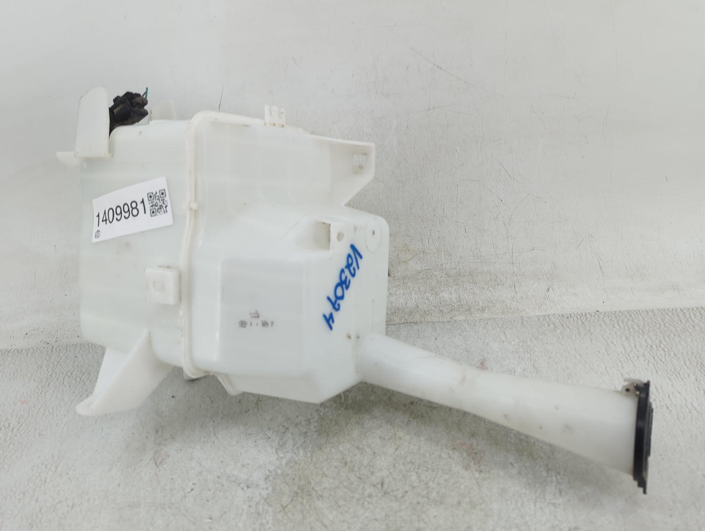 2004-2020 Toyota Sienna Windshield Washer Fluid Reservoir Bottle Oem - Oemusedautoparts1.com