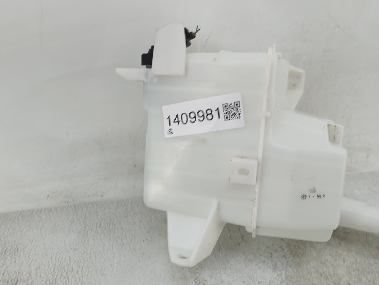 2004-2020 Toyota Sienna Windshield Washer Fluid Reservoir Bottle Oem - Oemusedautoparts1.com