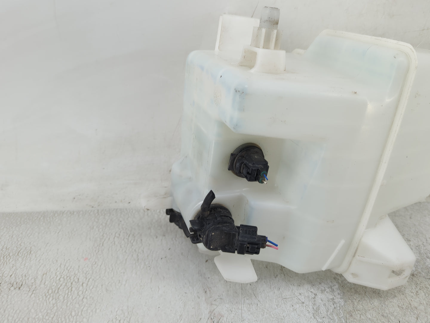 2004-2020 Toyota Sienna Windshield Washer Fluid Reservoir Bottle Oem - Oemusedautoparts1.com