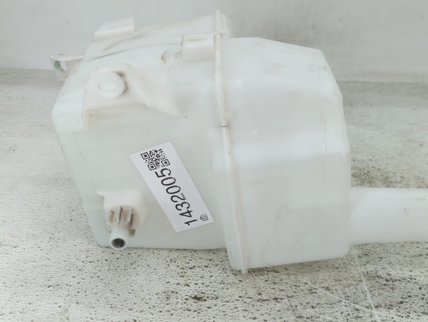 2004-2020 Toyota Sienna Windshield Washer Fluid Reservoir Bottle Oem - Oemusedautoparts1.com