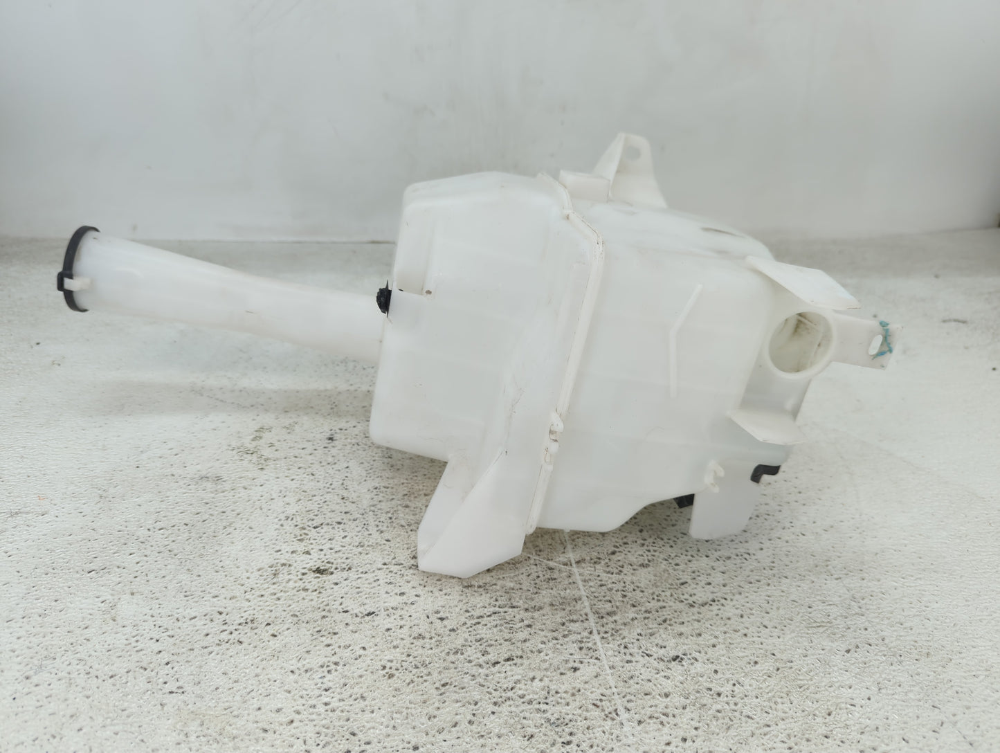 2004-2020 Toyota Sienna Windshield Washer Fluid Reservoir Bottle Oem - Oemusedautoparts1.com