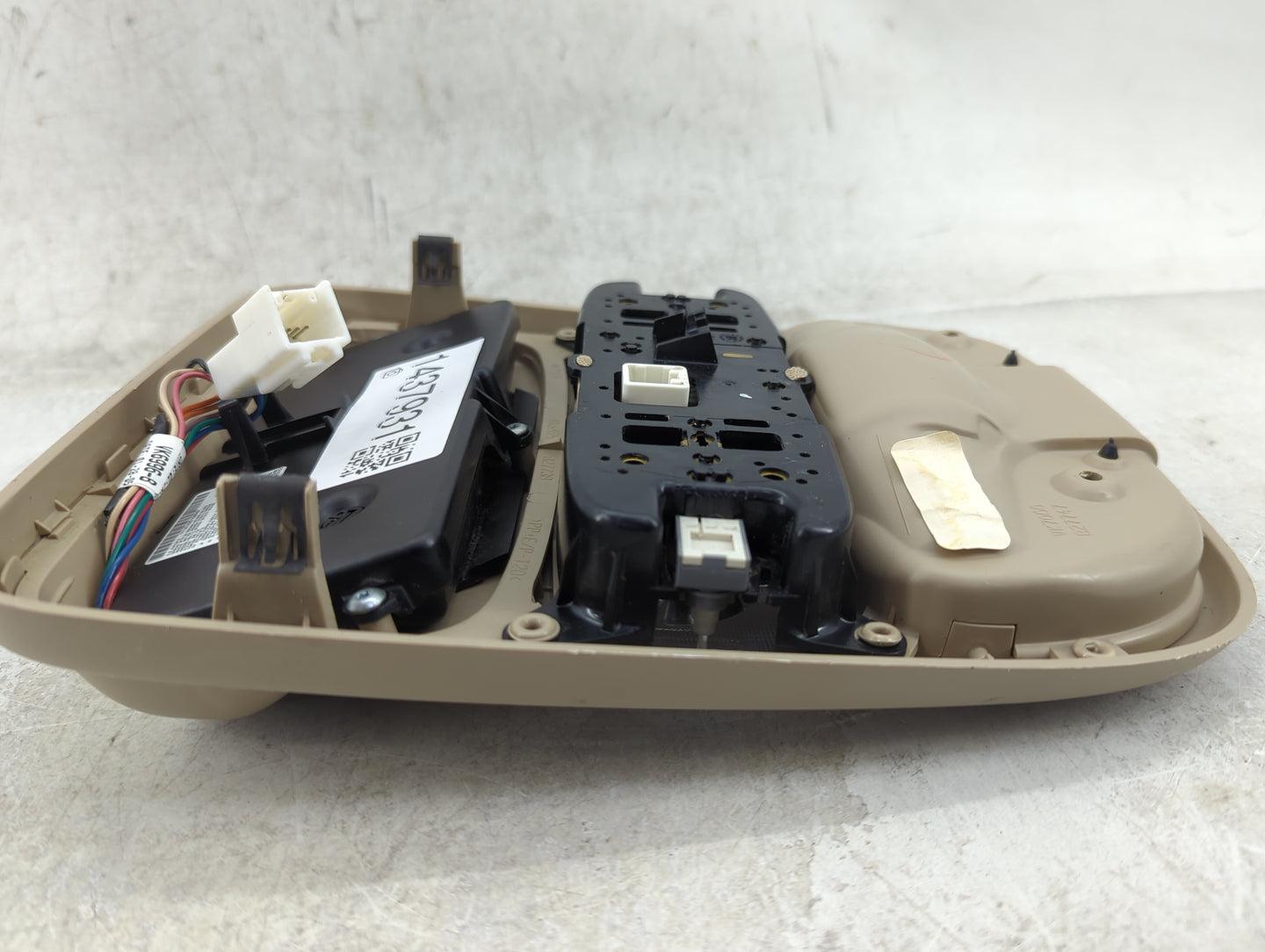 2004-2010 Toyota Sienna Overhead Roof Console 1437931 - Oemusedautoparts1.com