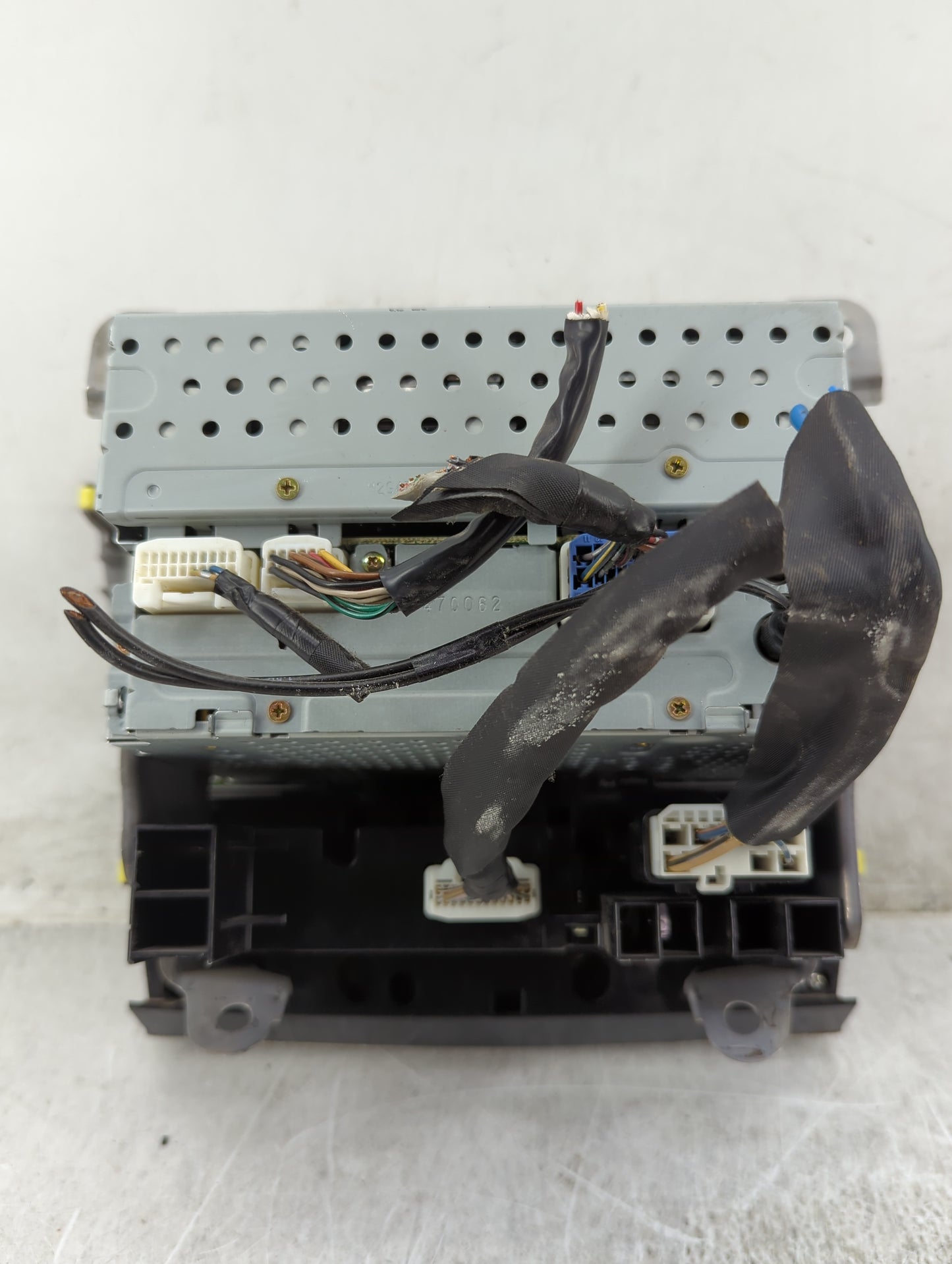 2004-2006 Toyota Solara Radio AM FM Cd Player Receiver Replacement P/N:86120-AA120 Fits Fits 2004 2005 2006 OEM Used Auto Pa