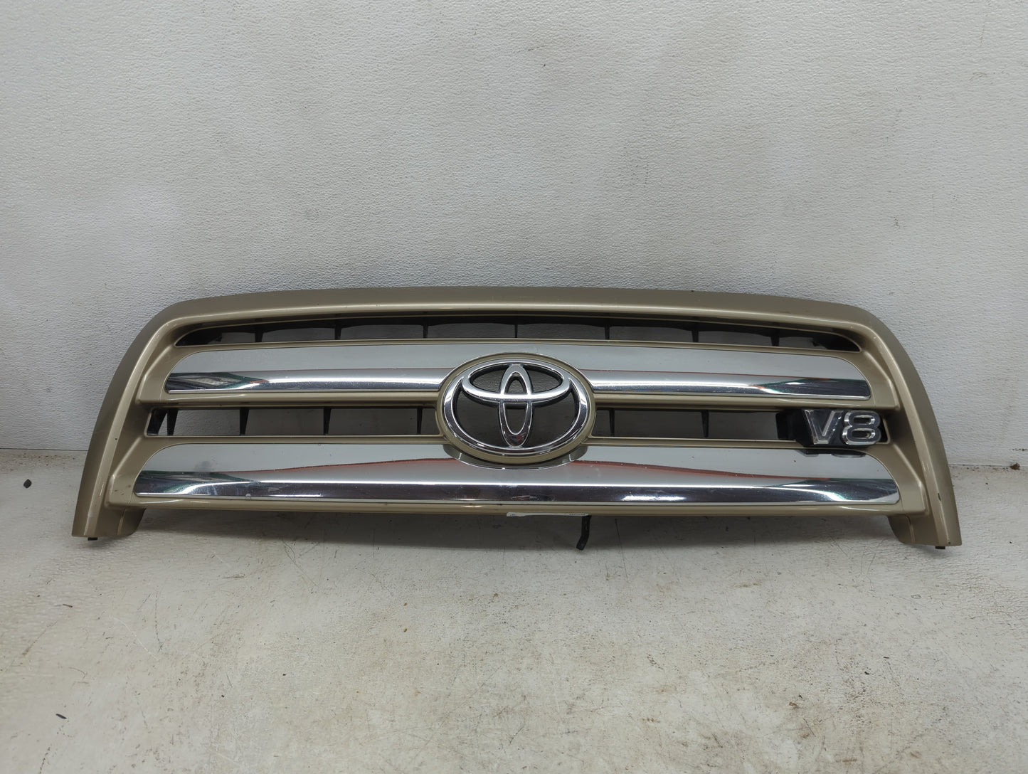 2004-2006 Toyota Tundra Front Grille Bumper Not Included - Oemusedautoparts1.com
