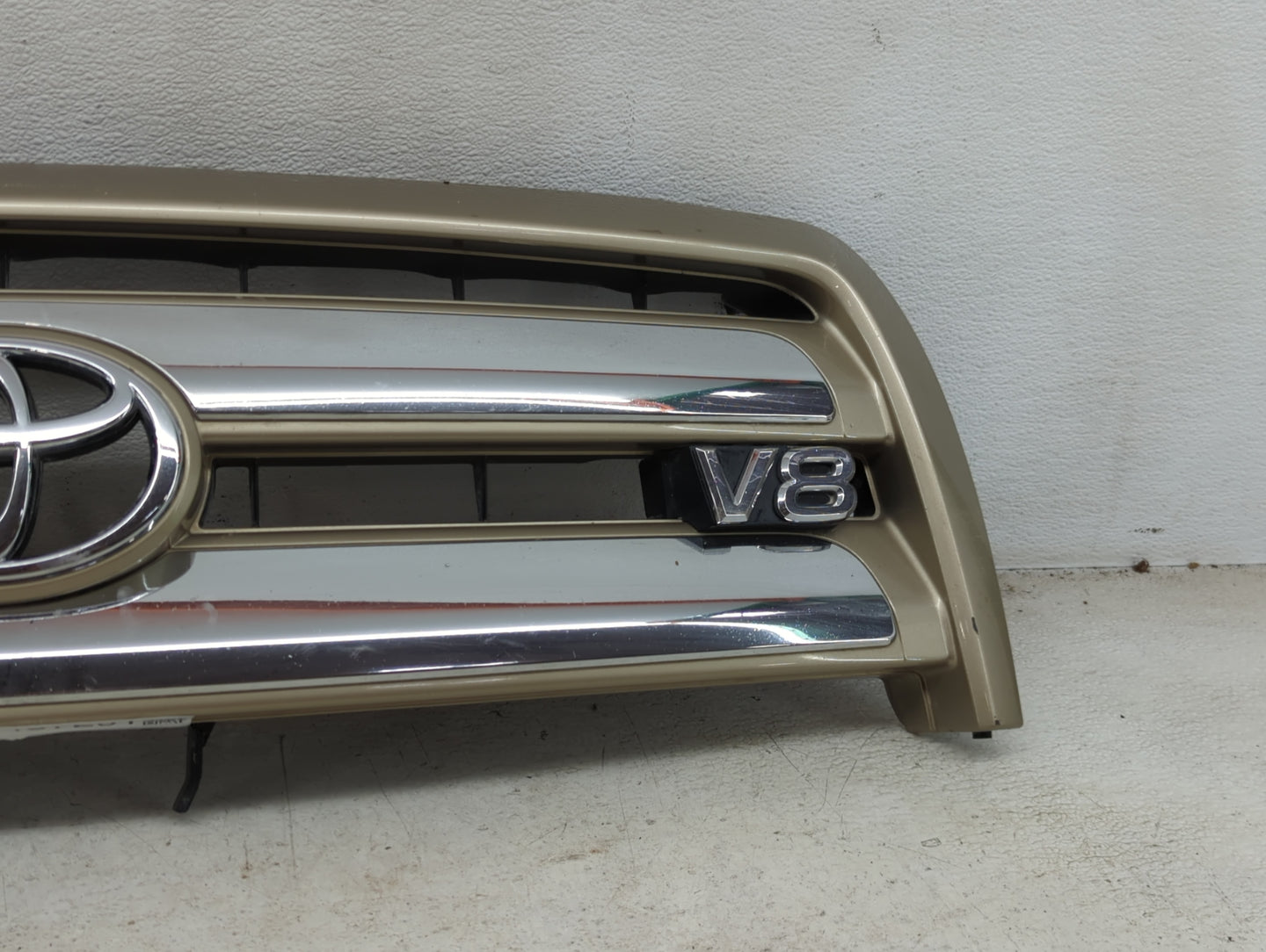 2004-2006 Toyota Tundra Front Grille Bumper Not Included - Oemusedautoparts1.com
