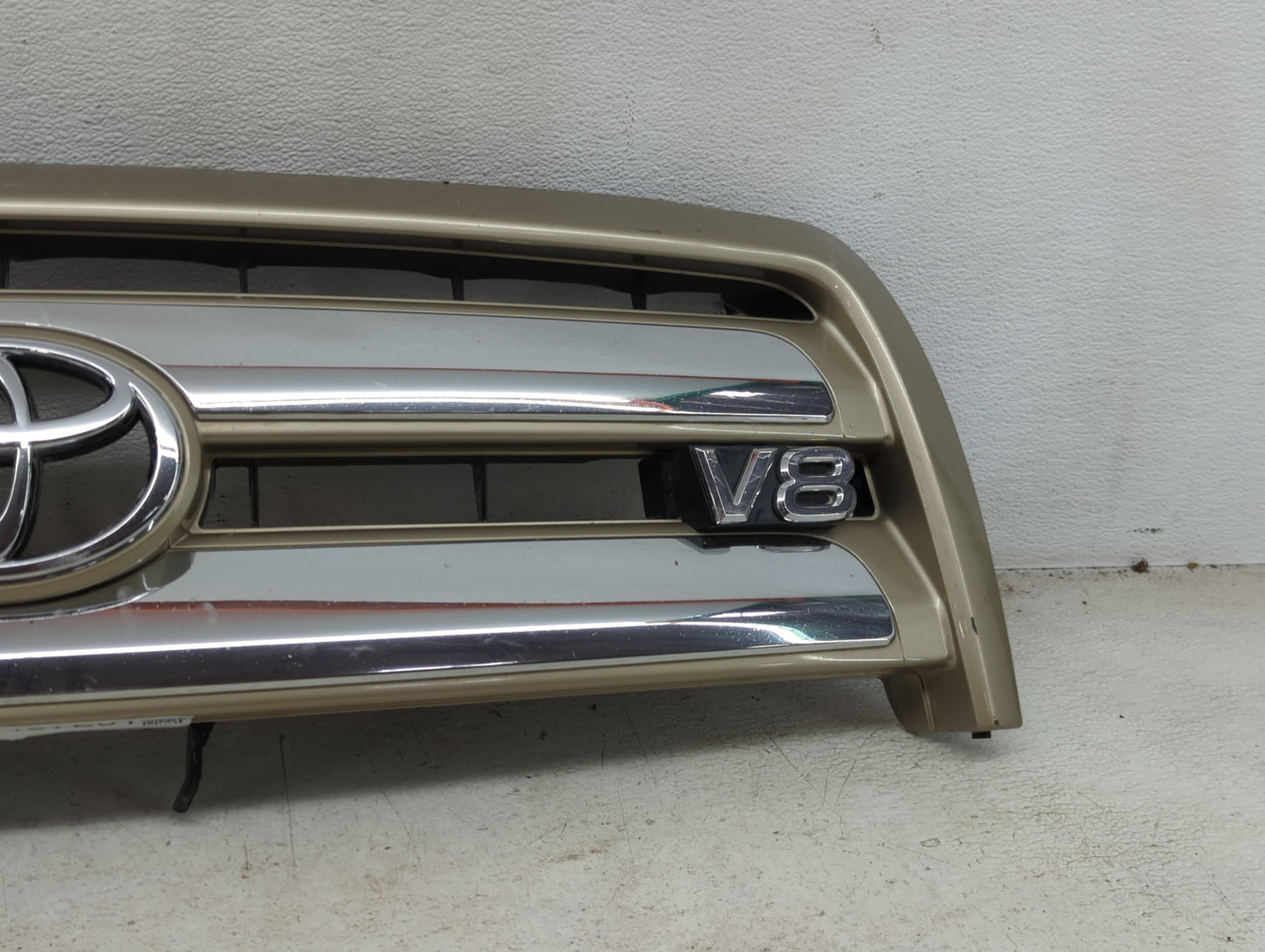 2004-2006 Toyota Tundra Front Grille Bumper Not Included - Oemusedautoparts1.com