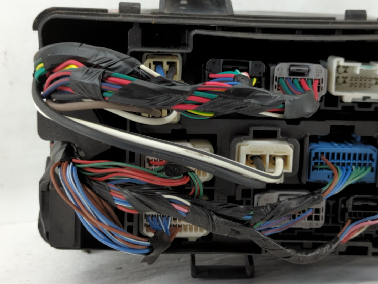 2005-2006 Toyota Tundra Fusebox Fuse Box Panel Relay Module P/N:82121-0C370 Fits Fits 2005 2006 OEM Used Auto Parts - Oemuse