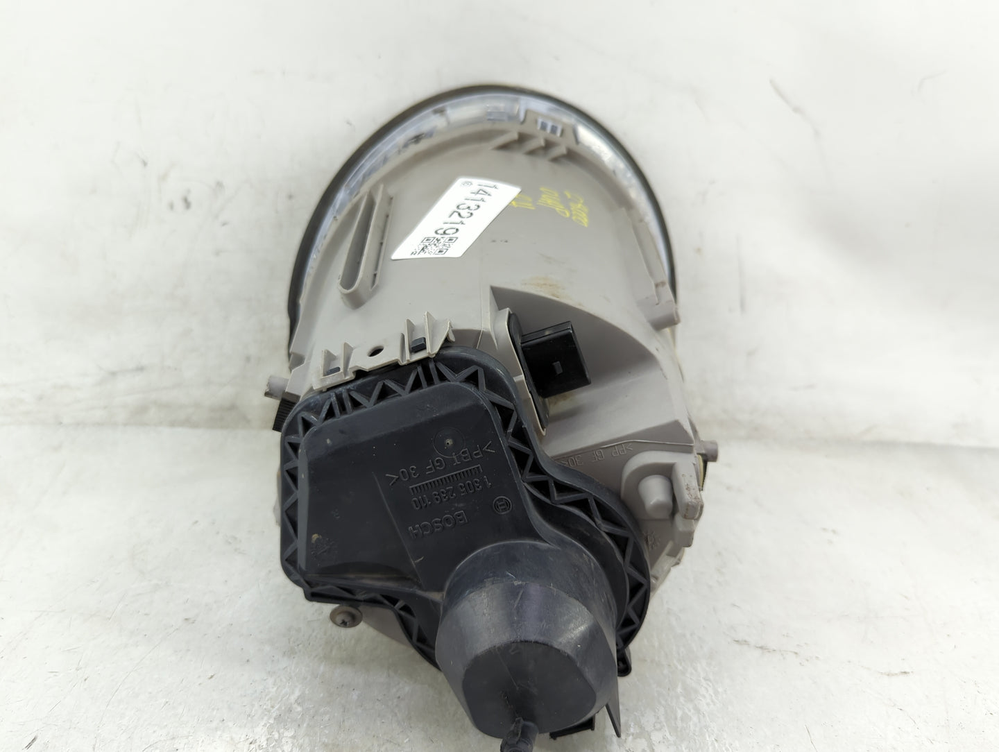 1998 Volkswagen Beetle Passenger Right Oem Head Light Headlight Lamp - Oemusedautoparts1.com