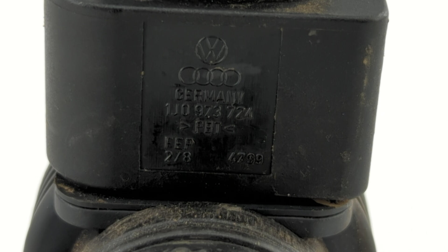 2002-2005 Volkswagen Beetle Ignition Coil Igniter Pack - Oemusedautoparts1.com