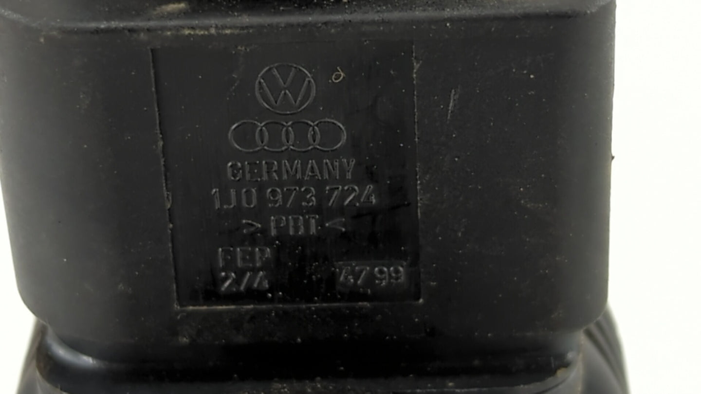 2002-2005 Volkswagen Beetle Ignition Coil Igniter Pack - Oemusedautoparts1.com