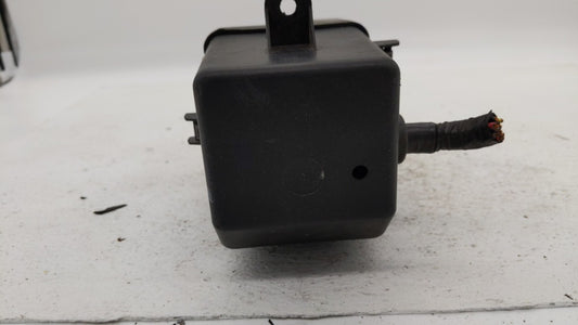 2005-2006 Volkswagen Jetta Fusebox Fuse Box Panel Relay Module P/N:1J0 941 289 B Fits OEM Used Auto Parts