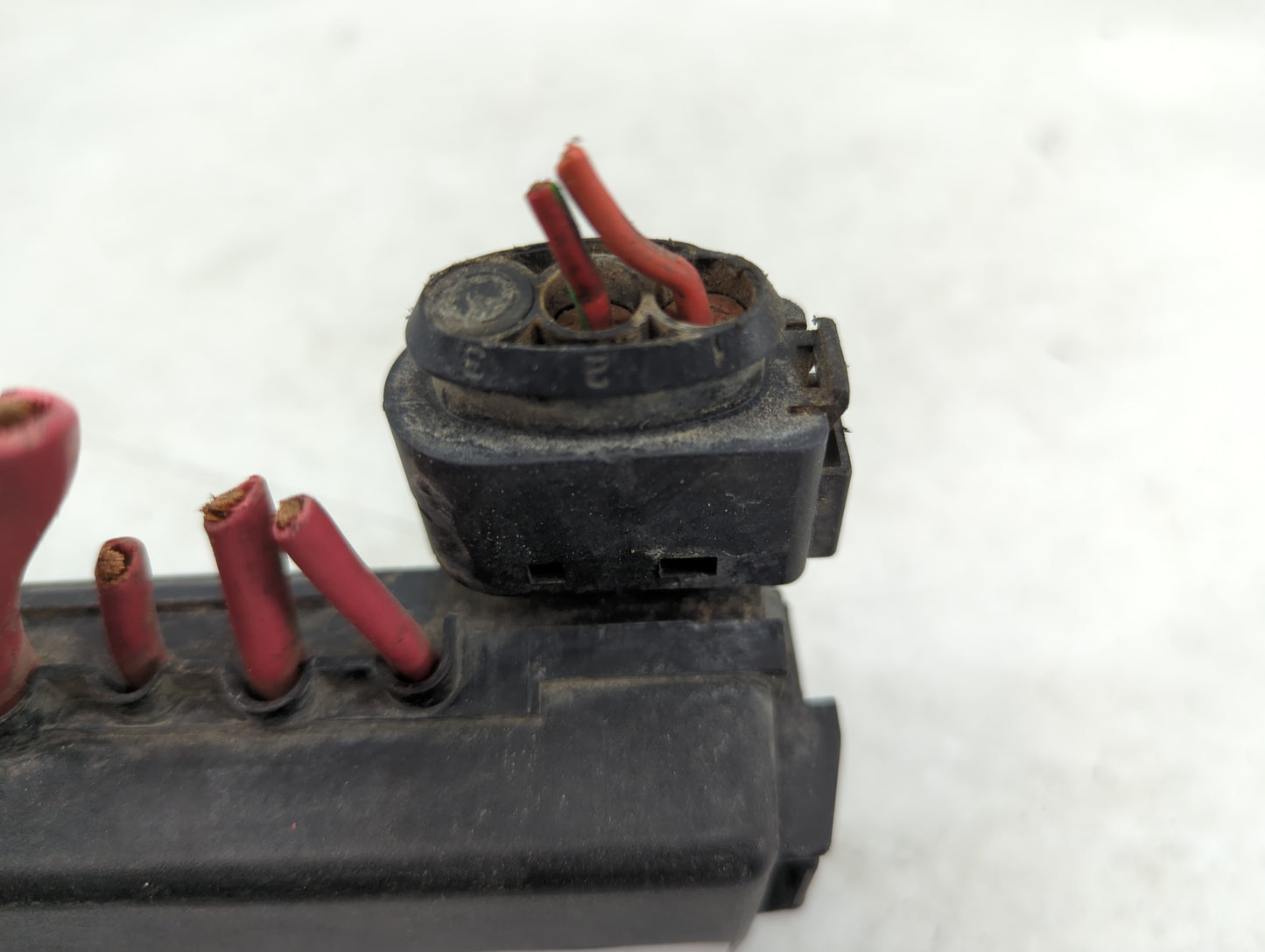 2005-2006 Volkswagen Jetta Fusebox Fuse Box Panel Relay Module Fits Fits 2005 2006 2007 OEM Used Auto Parts - Oemusedautopar