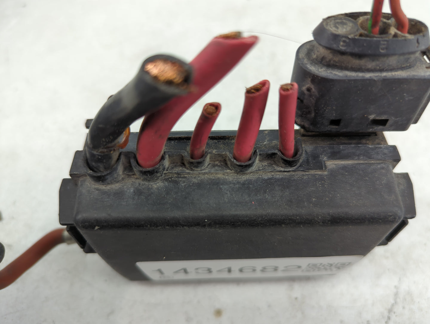 2005-2006 Volkswagen Jetta Fusebox Fuse Box Panel Relay Module Fits Fits 2005 2006 2007 OEM Used Auto Parts - Oemusedautopar